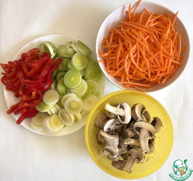 Куриный суп с овощами и лапшой