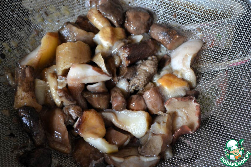 Куриный заколот с лесными грибами