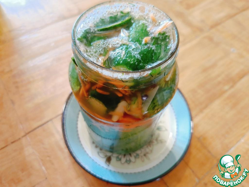 Квашеные огурцы, фаршированные морковью