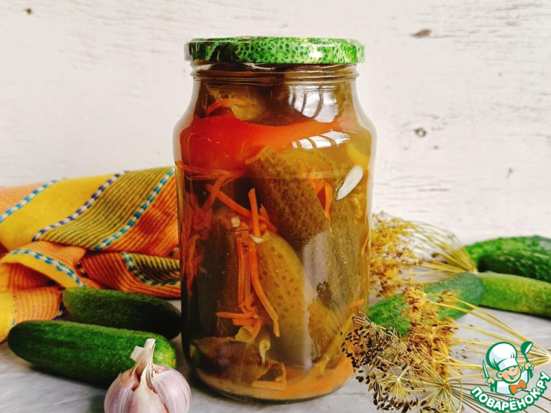 Квашеные огурцы, фаршированные морковью