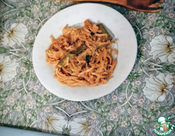 Лапша с крабом и спаржей