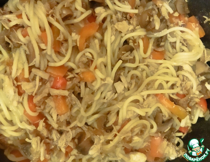 Лапша с курицей и грибами в соусе Терияки