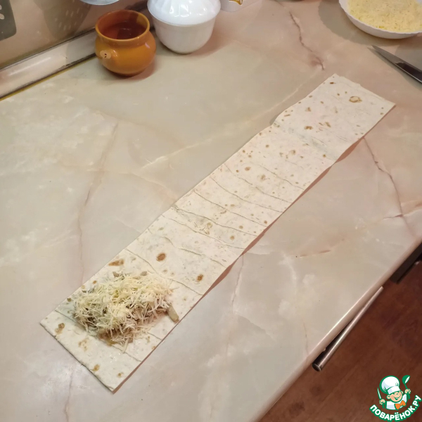 Лавашные пирожки с сыром, грибами, курицей