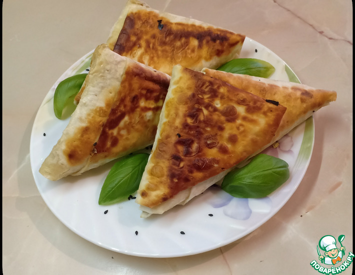 Лавашные пирожки с сыром, грибами, курицей