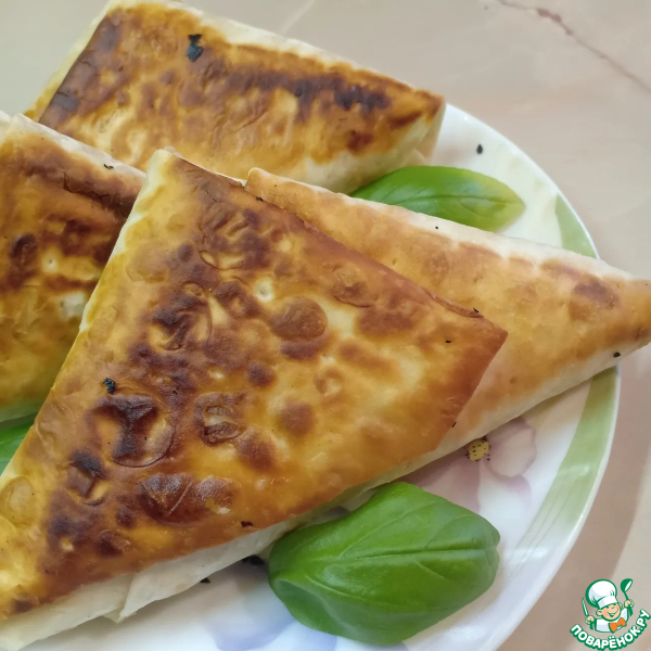 Лавашные пирожки с сыром, грибами, курицей