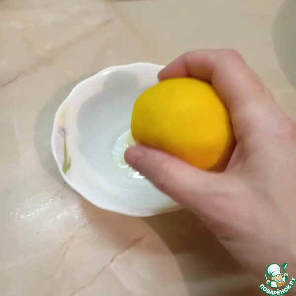 Легкий салат с огурцами и оливками