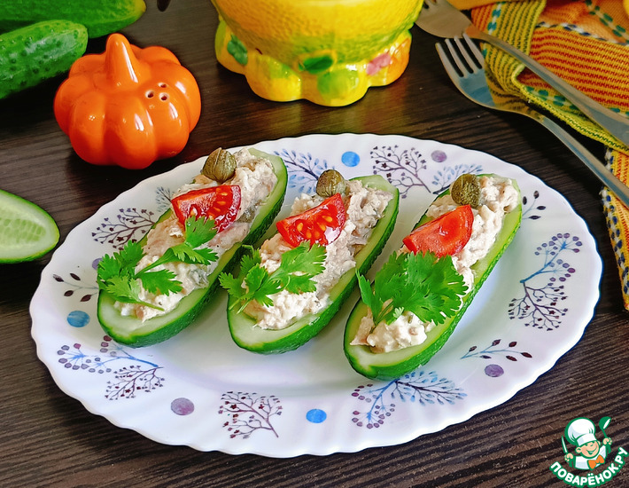 Лодочки из огурцов с тунцом и каперсами