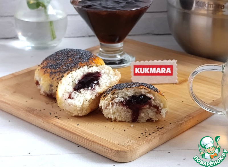 Маковые булочки с протёртой черникой