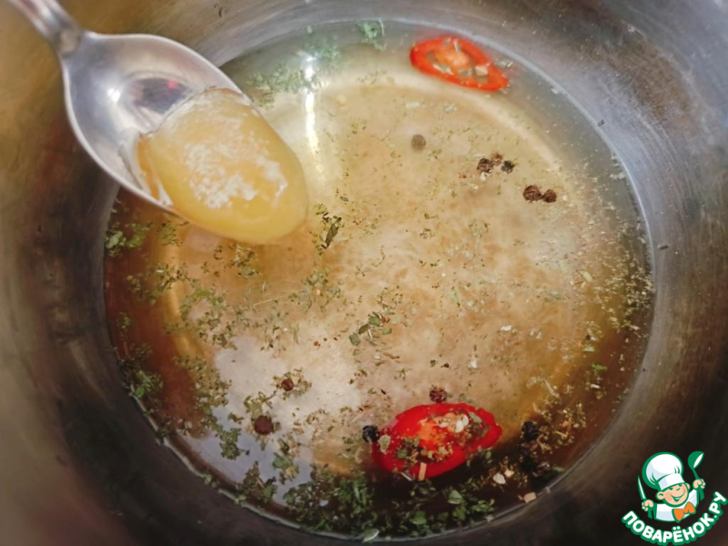 Маринованная моцарелла с черри и оливками