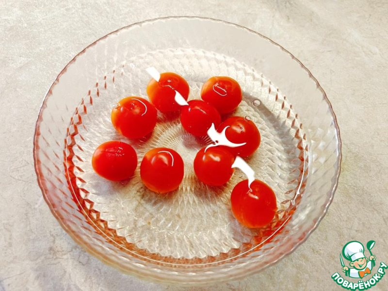 Маринованная моцарелла с черри и оливками