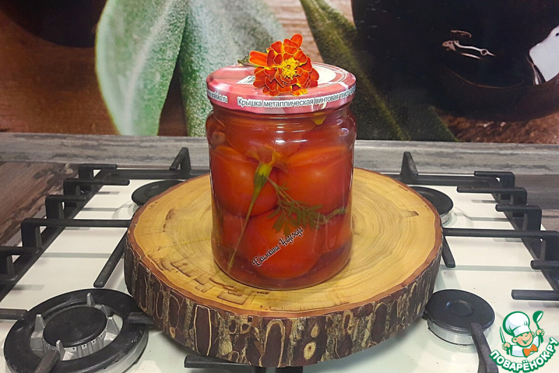 Маринованные помидоры с бархатцами на зиму