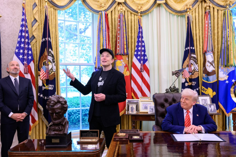 Маск извинился за сообщения о Трампе: Зашел слишком далеко
