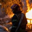 Масштабные пожары, поврежденные дома, грязный воздух: Последствия массированного удара по Киеву