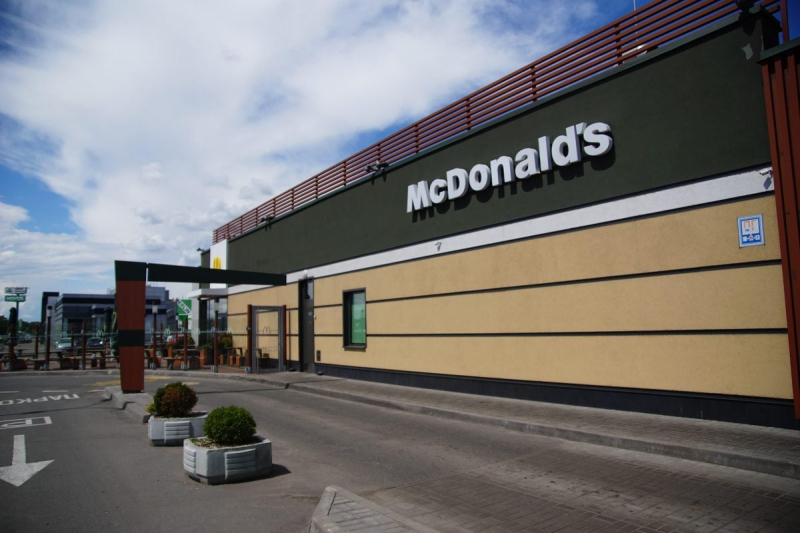McDonald’s опроверг слухи о возвращении в Россию