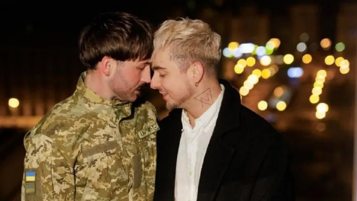 MELOVIN обручился с военным ВСУ на Майдане | ФОТО