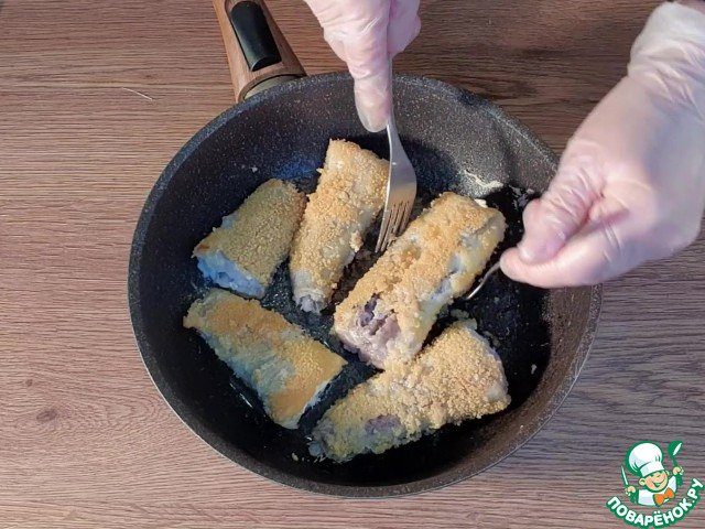 Минтай запечённый под грибным соусом
