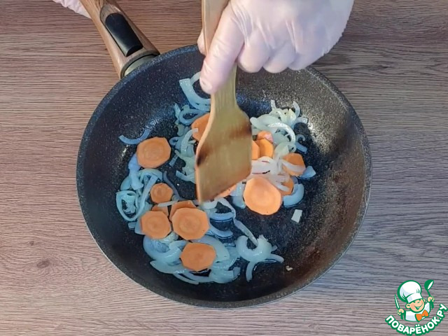Минтай запечённый под грибным соусом