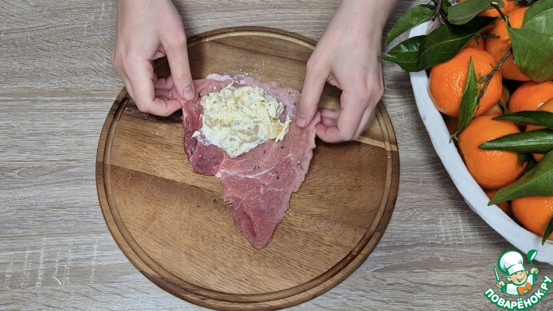 Мясные рулетики с ананасами