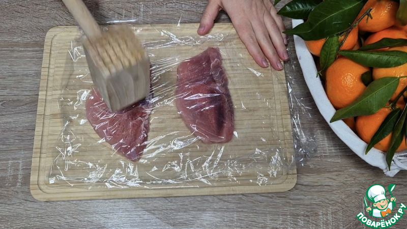 Мясные рулетики с ананасами