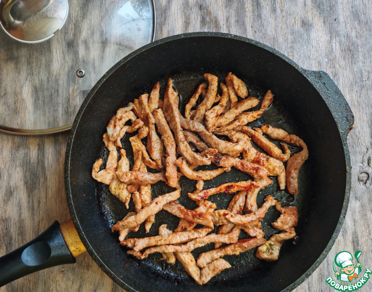 Мясо с чесночными стрелками