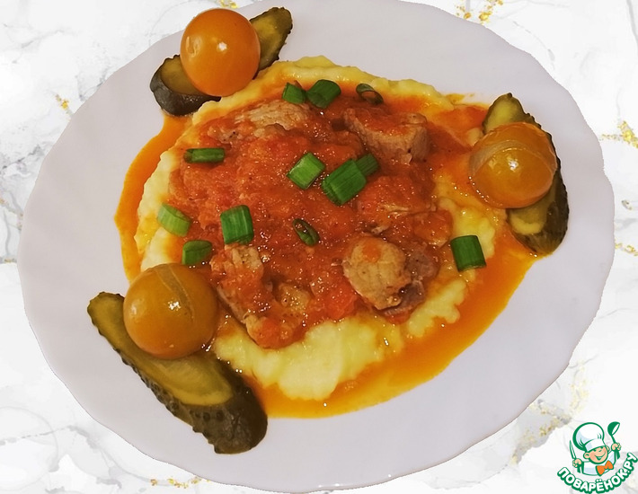 Мясо в томатном соусе на сковороде