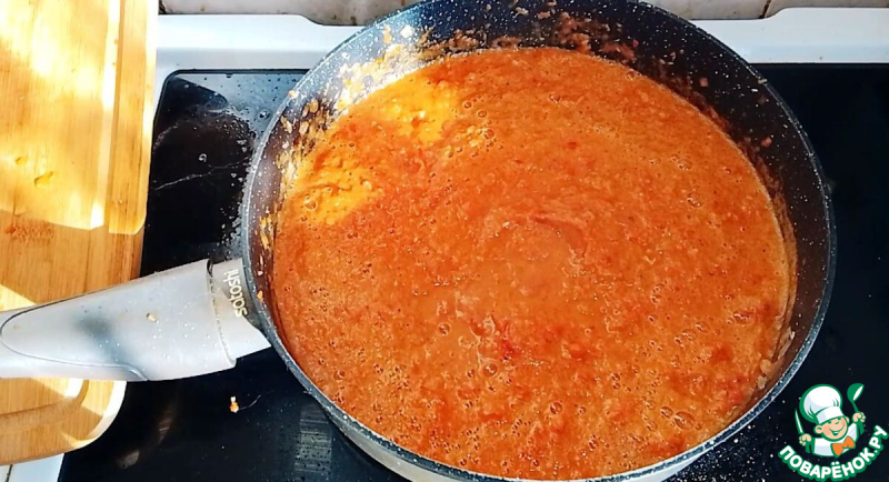 Мясо в томатном соусе на сковороде