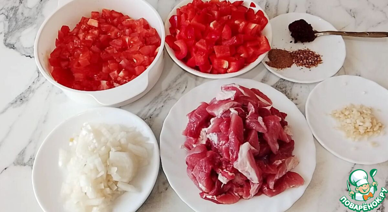 Мясо в томатном соусе на сковороде