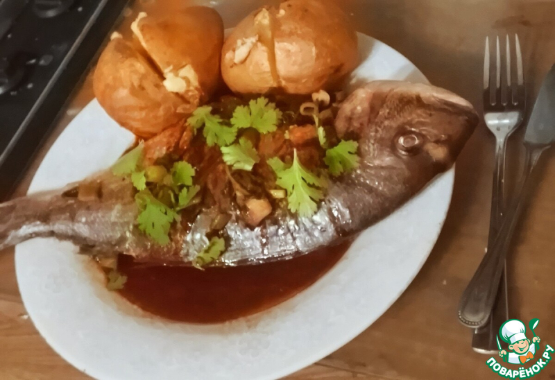 Морской лещ с зелёным луком, имбирем