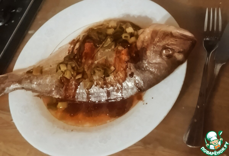 Морской лещ с зелёным луком, имбирем