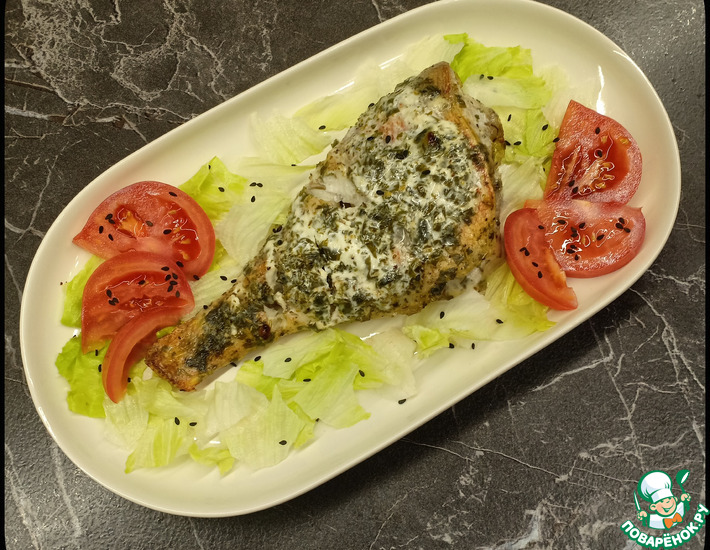 Морской окунь, запеченный в сметане