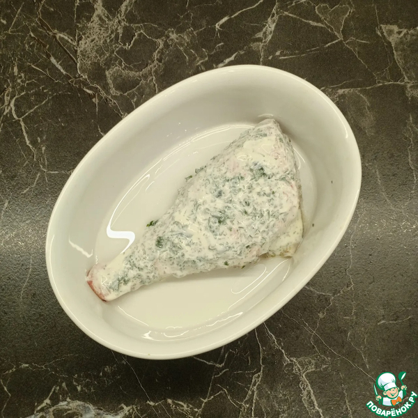 Морской окунь, запеченный в сметане