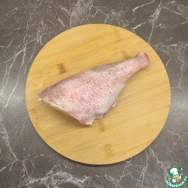 Морской окунь, запеченный в сметане