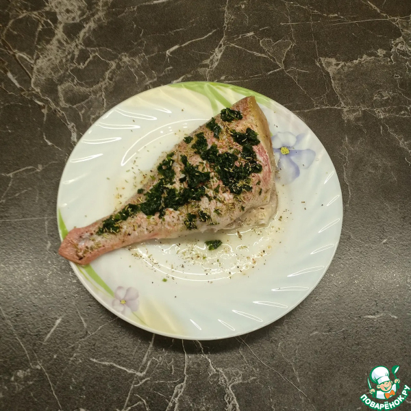 Морской окунь, запеченный в сметане