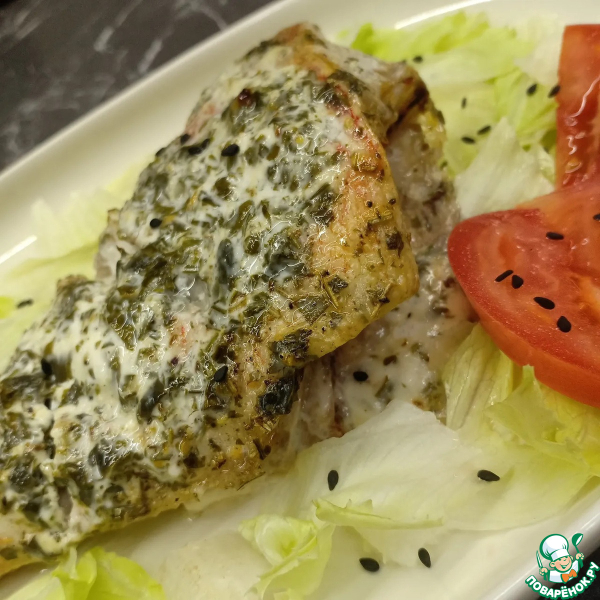 Морской окунь, запеченный в сметане