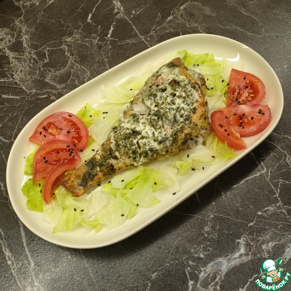 Морской окунь, запеченный в сметане