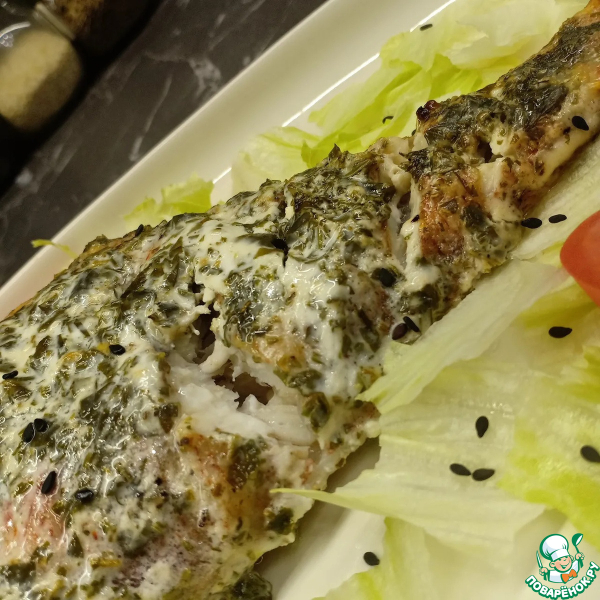 Морской окунь, запеченный в сметане