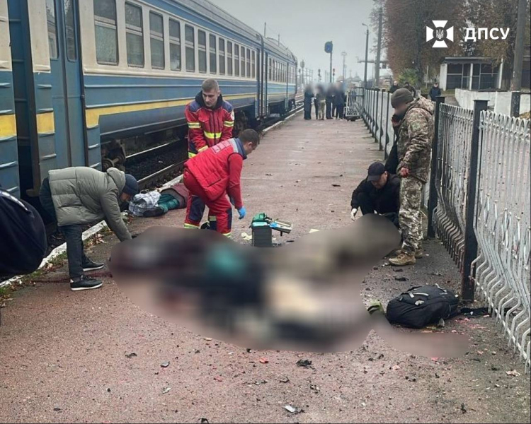 На Житомирщине возле поезда харьковчанин взорвал взрывчатку: есть погибшие и пострадавшие | ФОТО