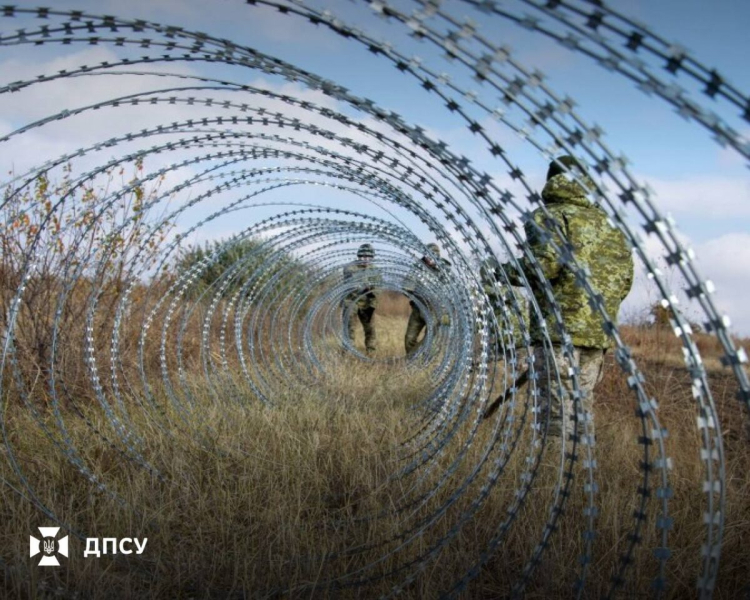 Нардепы хотят запретить выезжать за границу забронированным мужчинам