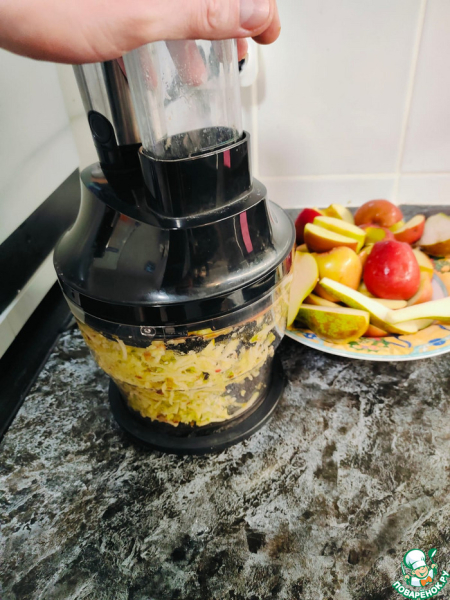 Насыпной пирог с грушами и яблоками