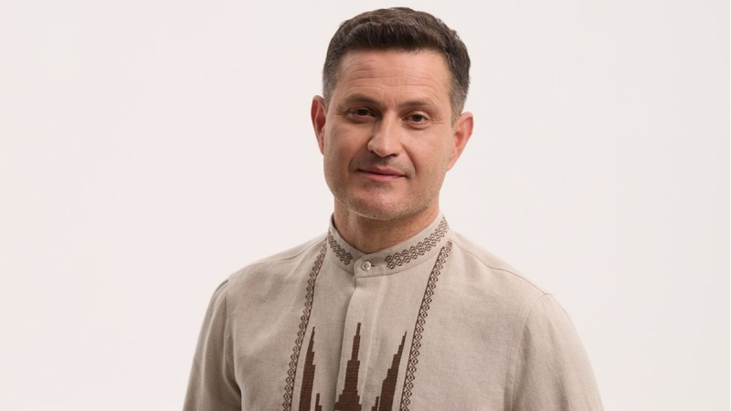 Не стремится к роскоши: как живет украинский актер Ахтем Сеитаблаев и как выглядит его квартира