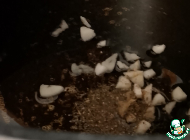 Нут с колбасками и лимонной зеленью