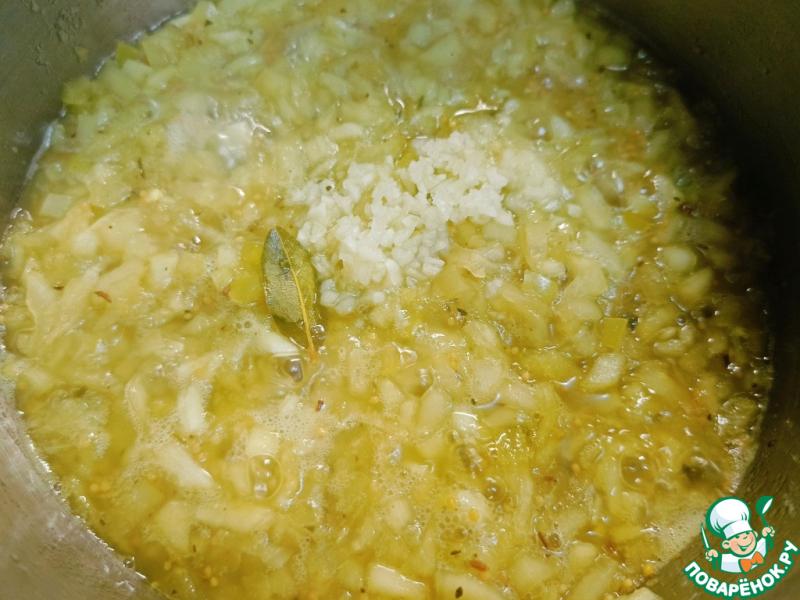 Огуречный релиш с яблоками и чесноком