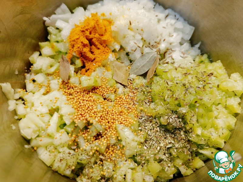 Огуречный релиш с яблоками и чесноком