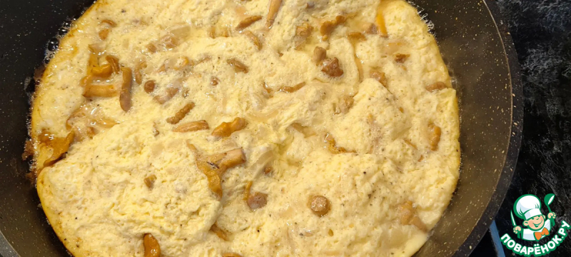 Омлет с лисичками и сыром