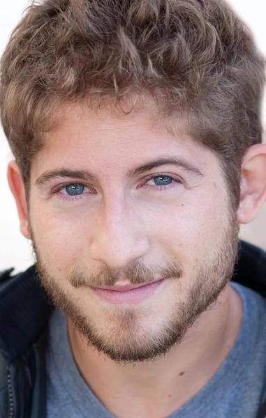 Он больше не актер: где сейчас главный герой фильма "Один дома 3"