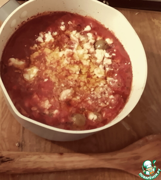 Орзо, запеченные с перцами, оливками, халуми