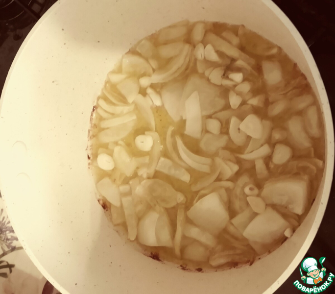 Орзо, запеченные с перцами, оливками, халуми