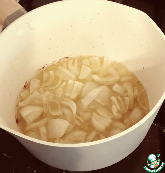 Орзо, запеченные с перцами, оливками, халуми