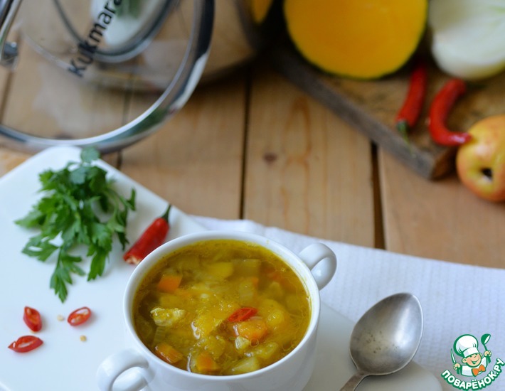 Осенний суп с яблоком и тыквой