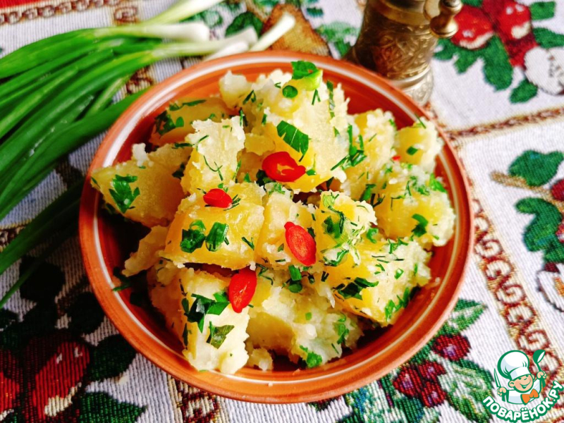 Отварной картофель с сезонной зеленью